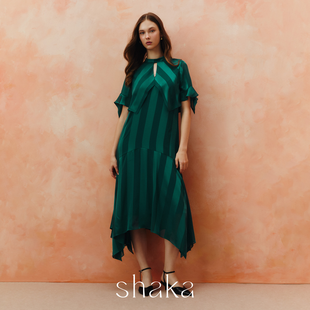 Shaka Aw25 Sheer Stripe Dress, Two-Tone Striped Dress on Satin Fabric. Double-Layered Ruffled Sleeves Ds-8251210 (Green) ราคา 4,165 บาท*ส่งฟรี