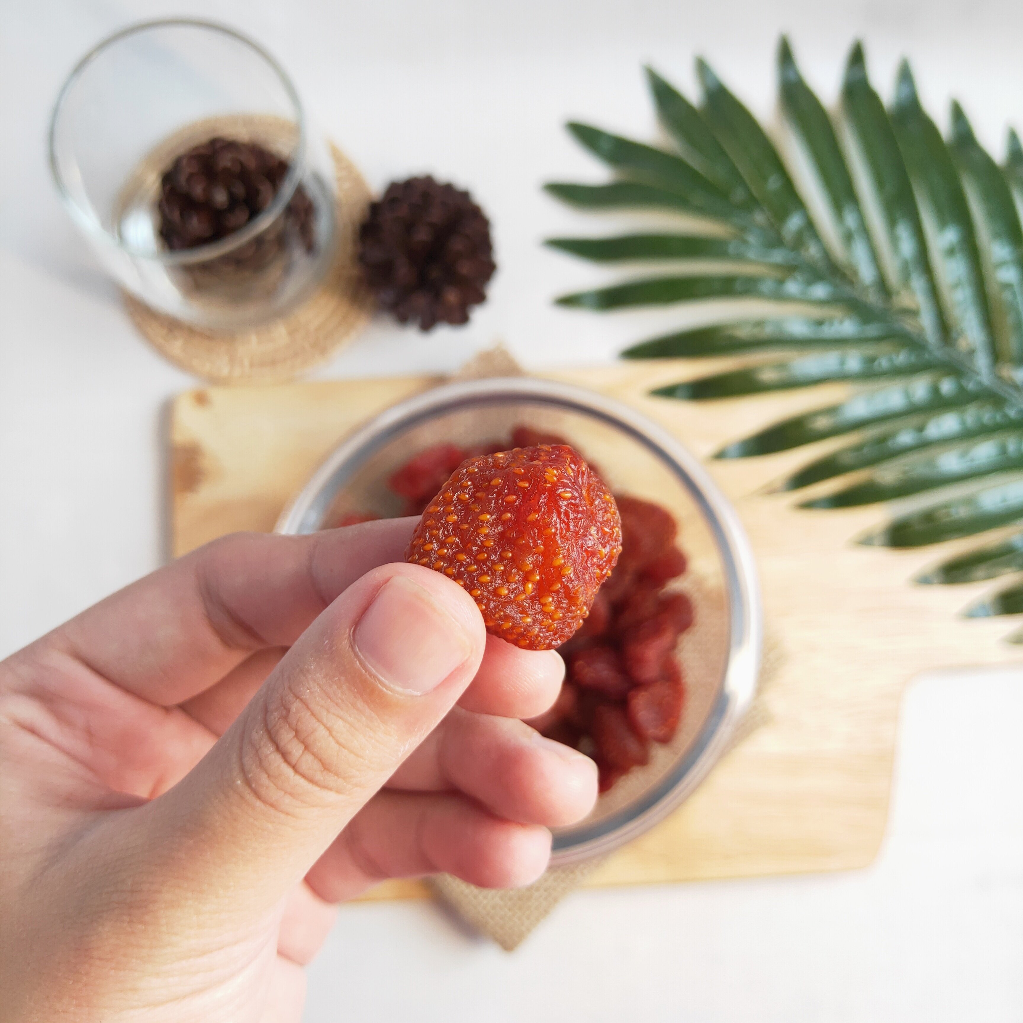รูปภาพเพิ่มเติมของ สตอเบอรี่อบแห้ง ไม่มีน้ำตาล เกรดพรีเมี่ยม อบธรรมชาติ ผลไม้อบแห้ง พร้อมทาน ของกินเล่น ขนม (Dehydrated Strawberry)