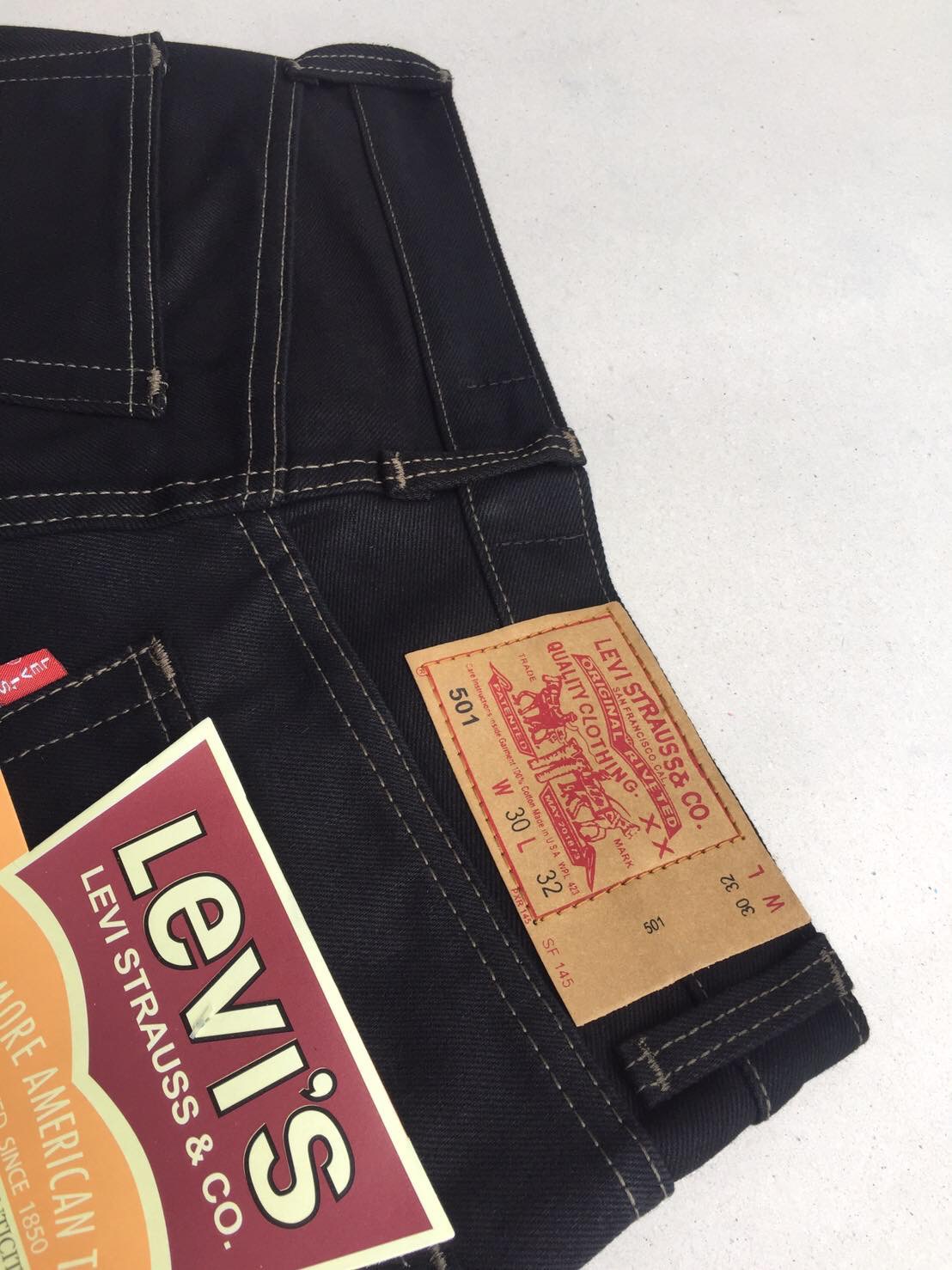 ภาพประกอบของ Levi’s 501 Big E ซุปเปอร์แบ็ค ป้ายประเก็น ผ้าดิบ ทรงขากระบอก