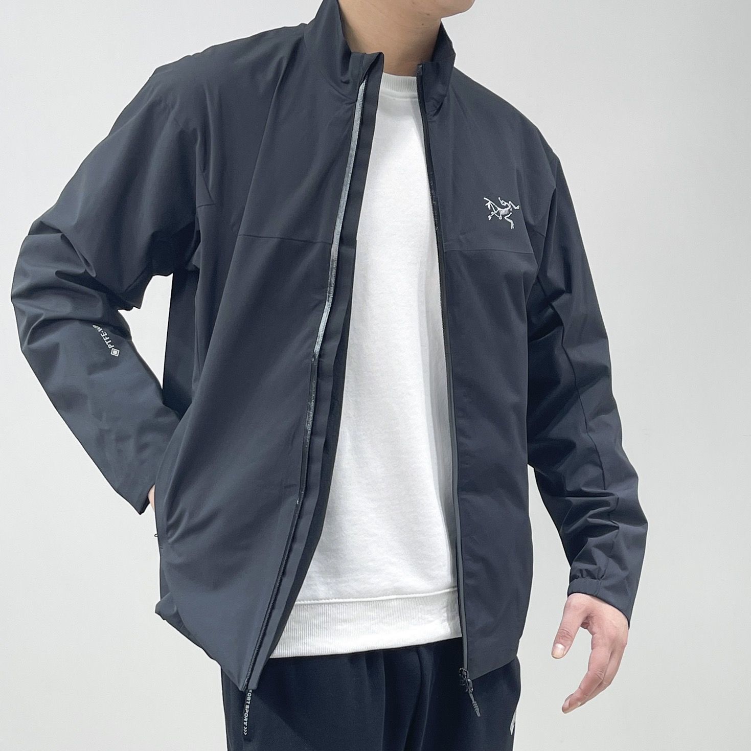 21 ฤดูใบไม้ร่วงใหม่ครอบครัว windproof ผู้ชายแจ็คเก็ตกันน้ำแจ็คเก็ตเสื้อคาร์ดิแกนยืนปกเสื้อกันลม 【10 เดือน 1 ราคา  4,245 บาท*ส่งฟรี