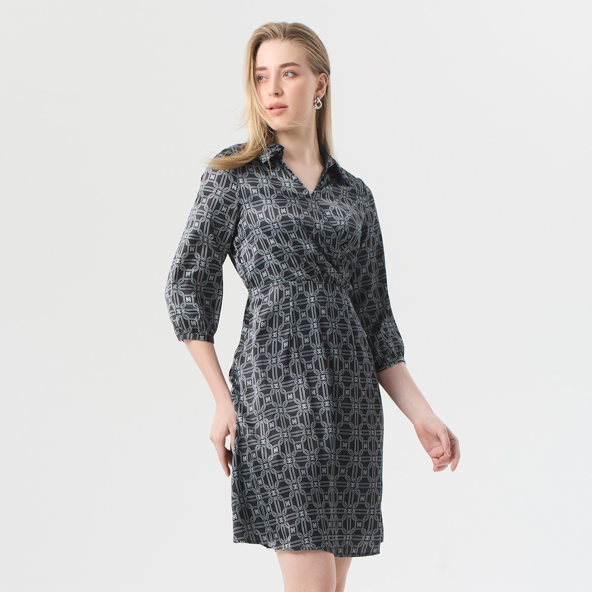 ESPADA เดรสแบบป้าย พร้อมปกแหลม ผู้หญิง สีดำ | Wrap Dress with a Pointed Collar | 05023 ราคา 1,957 บาท*ส่งฟรี