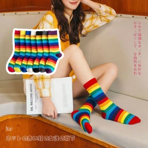 ภาพหน้าปกสินค้าถุงเท้ากีฬาลำลอง ถุงเท้าลายทางสีรุ้ง แฟชั่นฮาราจูกุ Japanese long rainbow socks colorful cotton socks ที่เกี่ยวข้อง