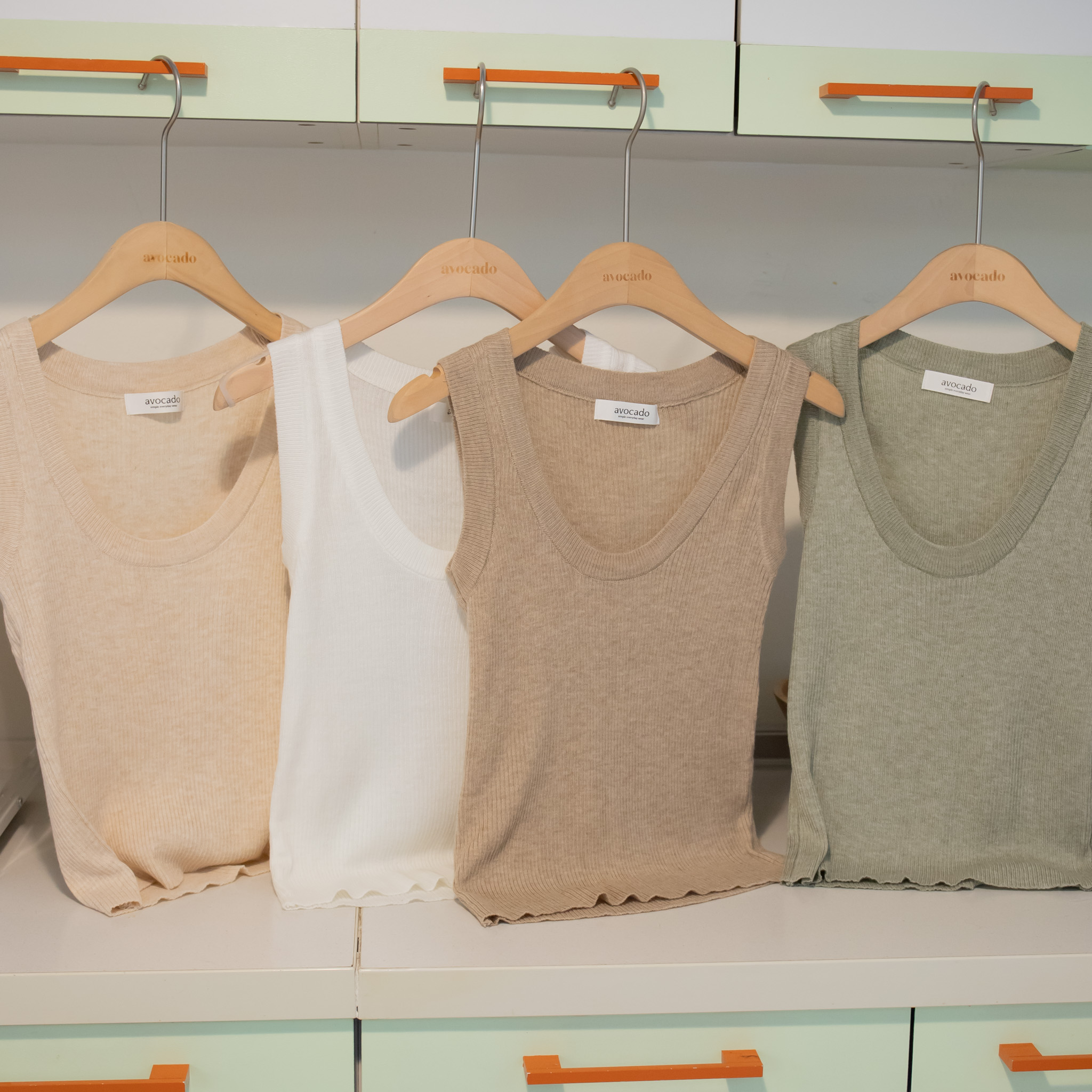 Avocado สายเดี่ยว ไหมพรม เสื้อแขนกุด รุ่น Karin tank tops (avocado.simplewear) ราคา 277 บาท*ส่งฟรี