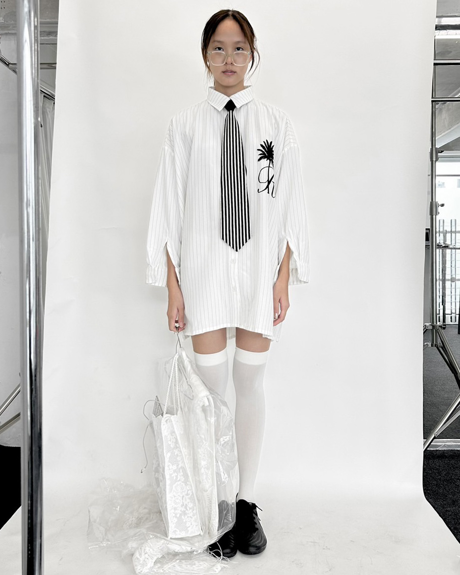 Rotsaniyom Stripe Oversized Shirt Dress ราคา 1,990 บาท*ส่งฟรี