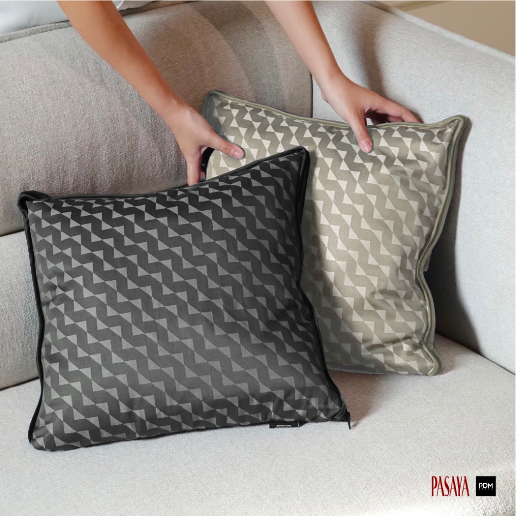 PDM หมอนผ้าห่ม Billow ลาย Stride ขนาด 40x40 cm. ราคา 2,790 บาท*ส่งฟรี