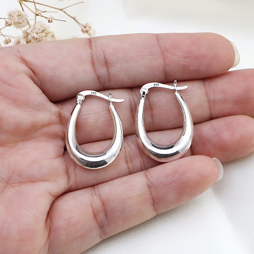 925 silver French lock design plain silver hoops earing ราคา 3,150 บาท*ส่งฟรี