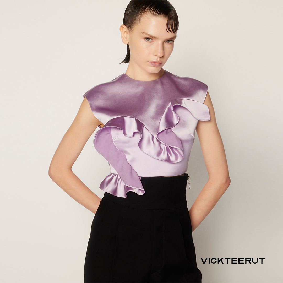 VICKTEERUT (ราคาปกติ 6,650-.) Capped Sleeve Cropped Blouse with Ruffle Detailเสื้อแขนเต่อ ตัวสั้น ตกแต่งระบาย ราคา 1,995 บาท*ส่งฟรี