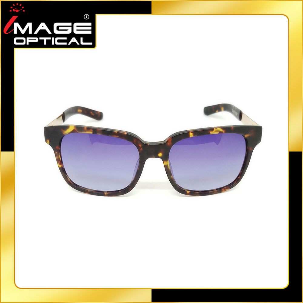 แว่นกันแดด ผู้หญิง/ผู้ชาย ยี่ห้อ Levi's รุ่น 92024-DEMI ราคา 4,075 บาท*ส่งฟรี