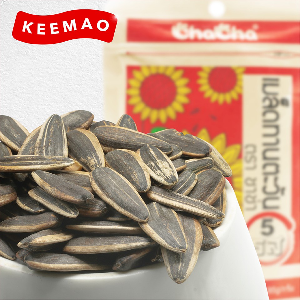 Chacha Chacha Sunflower Seeds, Packed in a Packet of 45 Grams / 14 Baht. There Are 2 Flavors, 5 Flavors in a Red Packet, Coconut Scent in a Green Packet, Fragrant and Delicious. ราคา 81 บาท*ส่งฟรี