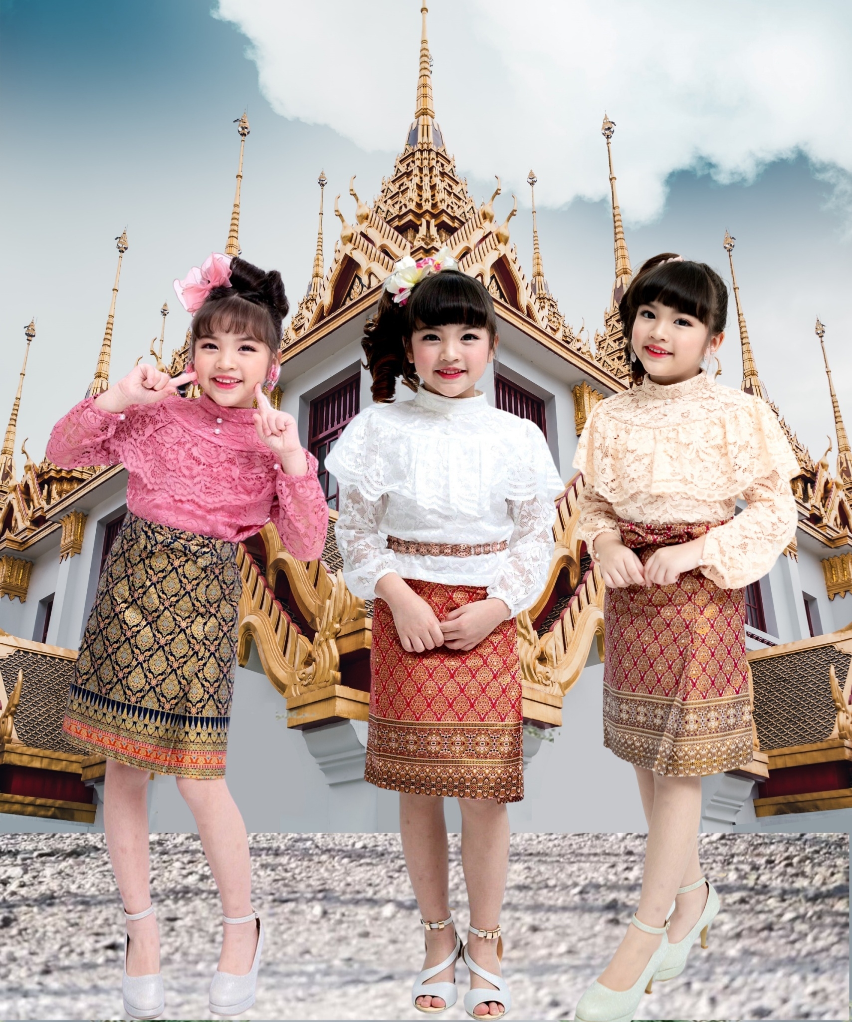 ชุดไทย ไปโรงเรียน ชุดไทยเด็กหญิง Suchada Set เสื้อลูกไม้ระบายแขนยาว คู่กับกระโปรงลายไทย ไทยประยุกต์ ใส่ไปวัด ทำบุญ งานบวช ราคา 890 บาท*ส่งฟรี
