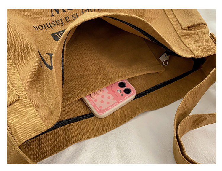 รูปภาพเพิ่มเติมของ Chic กระเป๋า สะพายผญ กระเป้าสะพายผญ กระเป๋าผ้าแคนวาส กระเป๋าสะพายข้าง กระเป๋าแฟชั่นหญิง กระเป๋ารุ่นใหม่ ความจุใหญ่ 25Z22061702