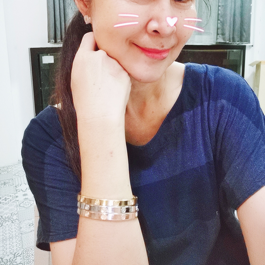 Inspire Jewelry ชุดกำไลหัวตะปู 3 ชิ้น สีเงิน/ทอง/นาก พร้อมถุงกำมะหยี่ แฟชั่นหรูหรา ราคา 289 บาท*ส่งฟรี