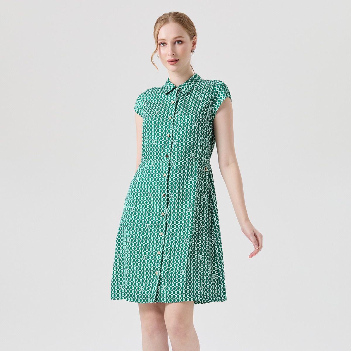 ESPADA เดรสเชิ้ตลายเรขาคณิตความยาวระดับเข่า ผู้หญิง สีเขียว | Knee-Length Geometric Print Shirt Dress | 04910 ราคา 1,957 บาท*ส่งฟรี