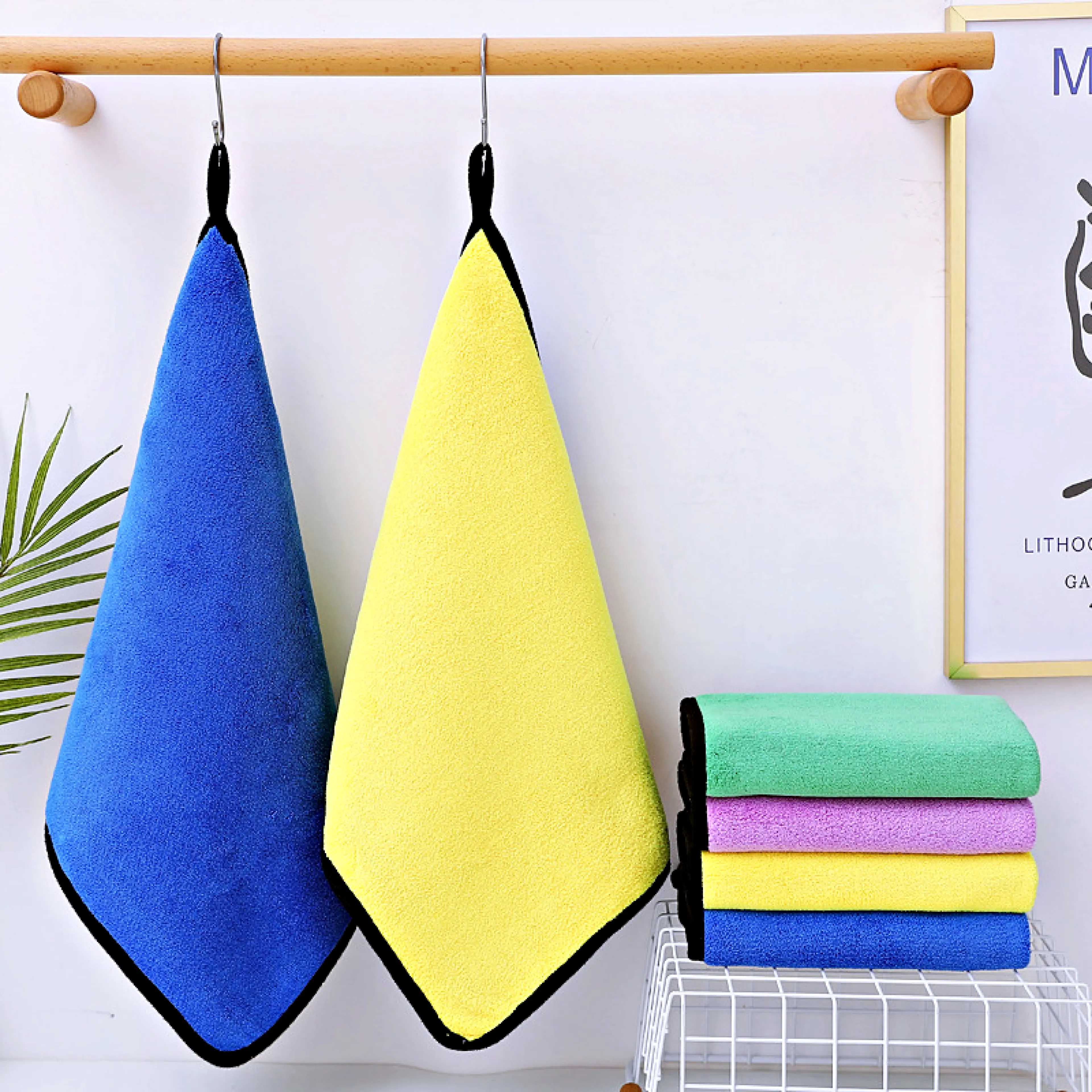 Car Cleaning Cloth, Multi-Purpose Microfiber Cloth, Cleaning, Thick, Soft, Absorbs Water Quickly, Assorted Colors, Dries Quickly, Wipes Away Dust, Size 30X30Cm. With Dimensions of 30X40Cm. Assorted Colors
