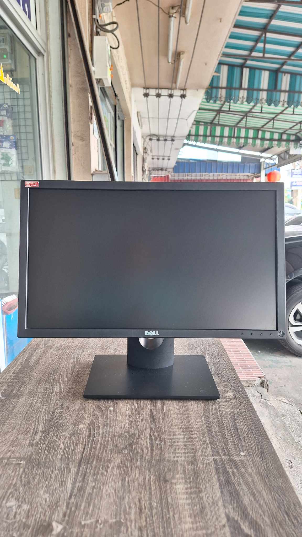 Dell 22 inch LED screen, good condition, there are a lot of ports connected VGA-DP. ราคา 1,660 บาท*ส่งฟรี