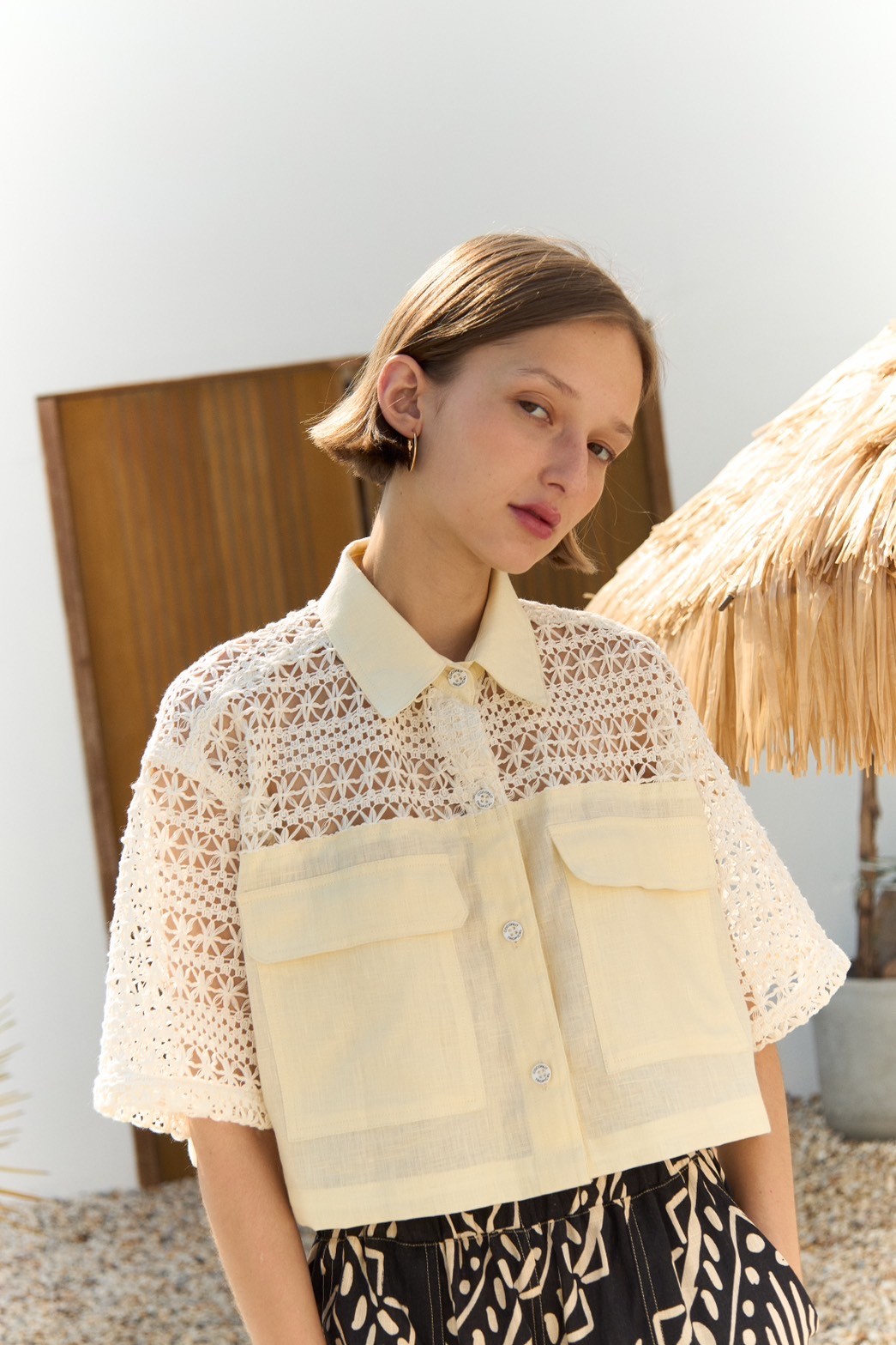 Coconut Tropical_เสื้อครอปแขนสั้น เสื้อเชิ้ตสั้น เสื้อลินิน เสื้อลูกไม้ ราคา 1,090 บาท*ส่งฟรี