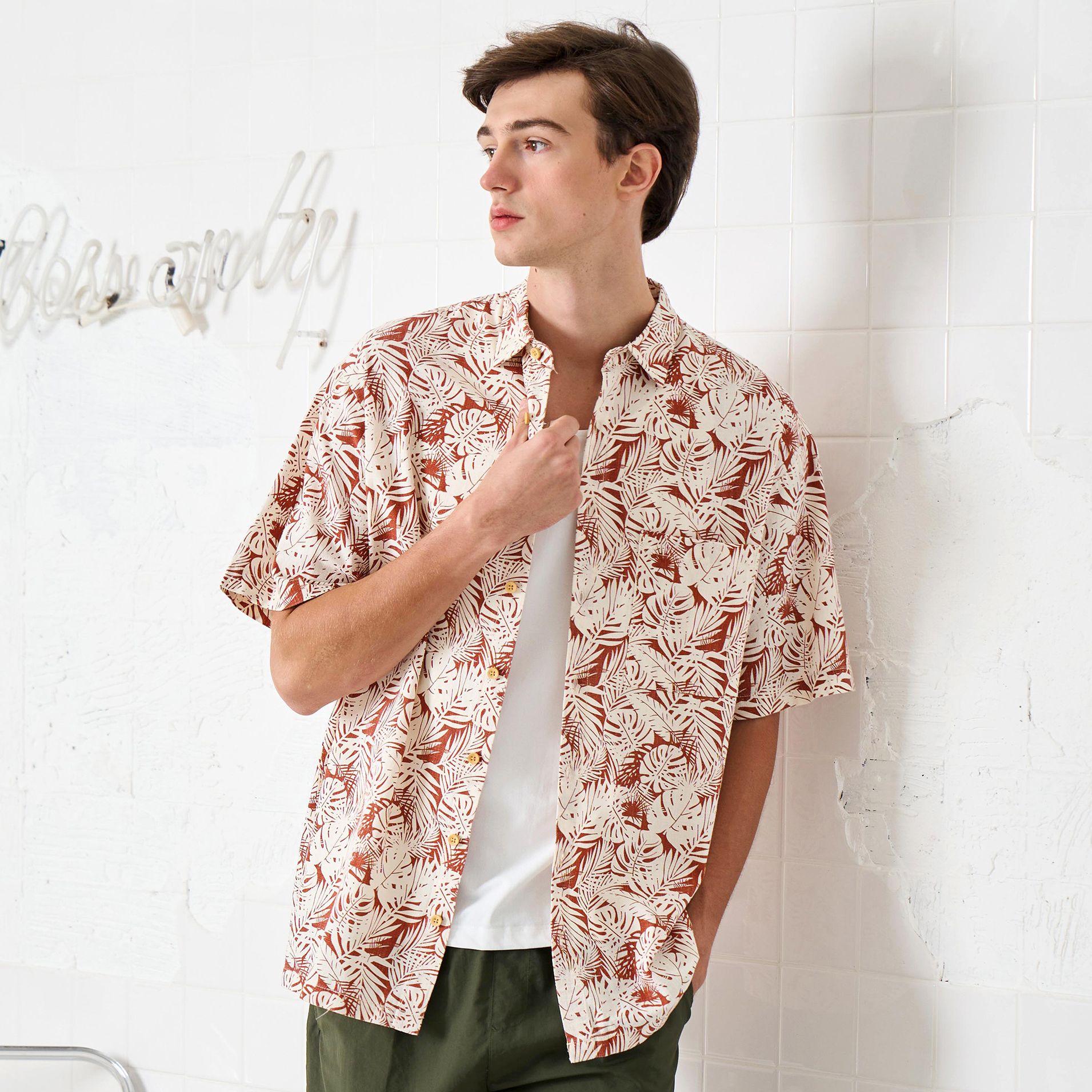 OASIS Hawaiian shirt, men's shirt, short sleeves, Songkran shirt, cotton fabric mixed with rayon MWSOH-4748-L, black, green, khaki, orange ราคา 779 บาท*ส่งฟรี