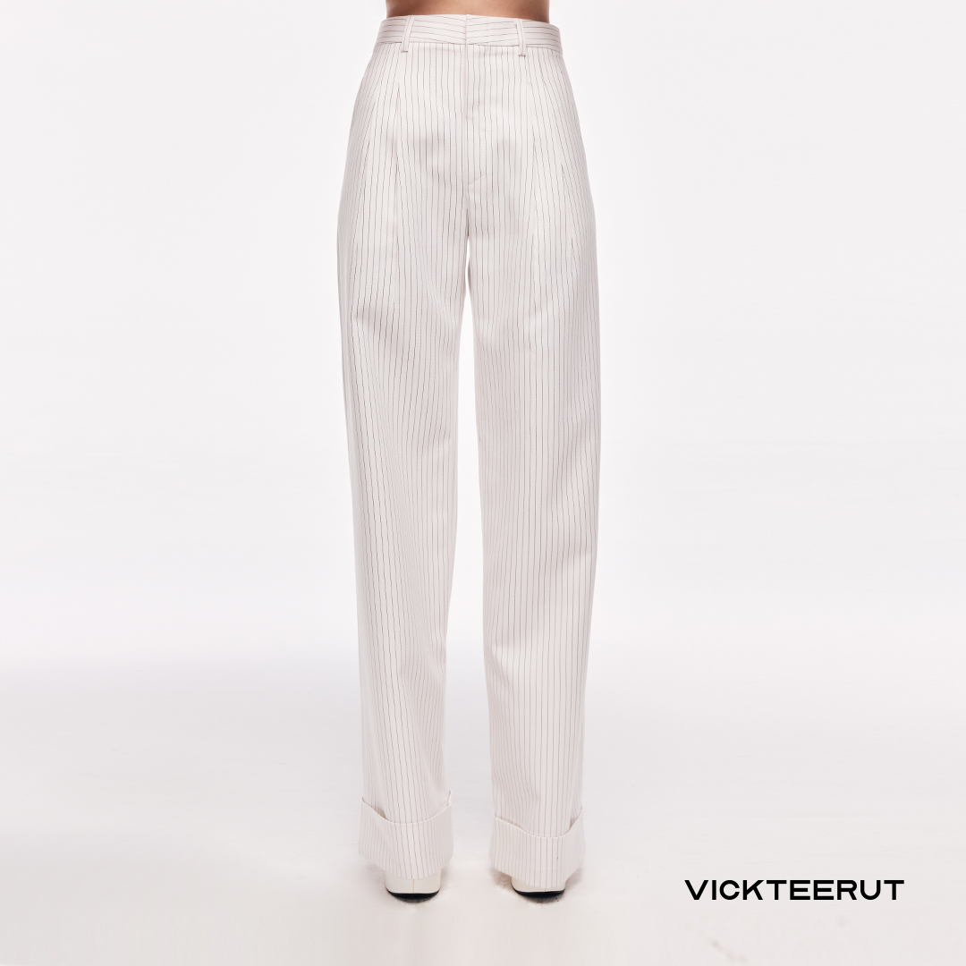 Vickteerut (Regular Price 8,680 -.) Front Pleat Cuffed Trousers, Long Pants with Pleated Front and Cuffed Leg Openings. ราคา 3,472 บาท*ส่งฟรี