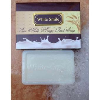 (2ก้อน)White Smile (สบู่น้ำนมข้าวผสมไข่มุก) (2ก้อน)White Smile (สบู่น้ำนมข้าวผสมไข่มุก)