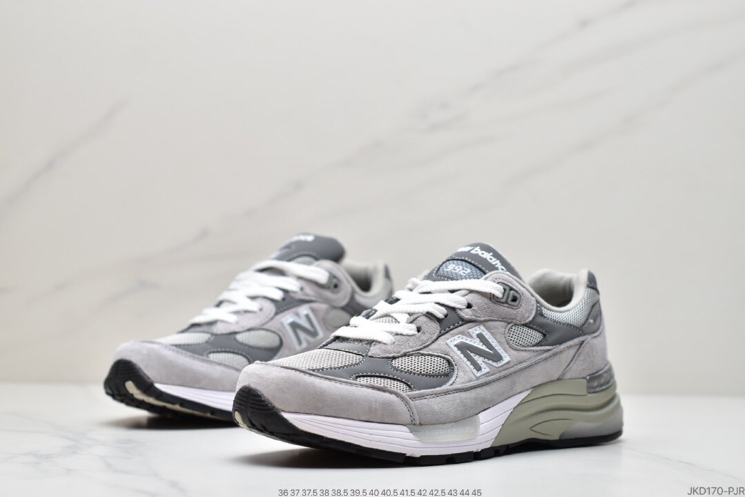 Original New Balance Made in USA M992 series American origin คลาสสิกย้อนยุคลำลองสำหรับบุรุษกีฬารองเท้าวิ่งป่า 40-45 หลา
