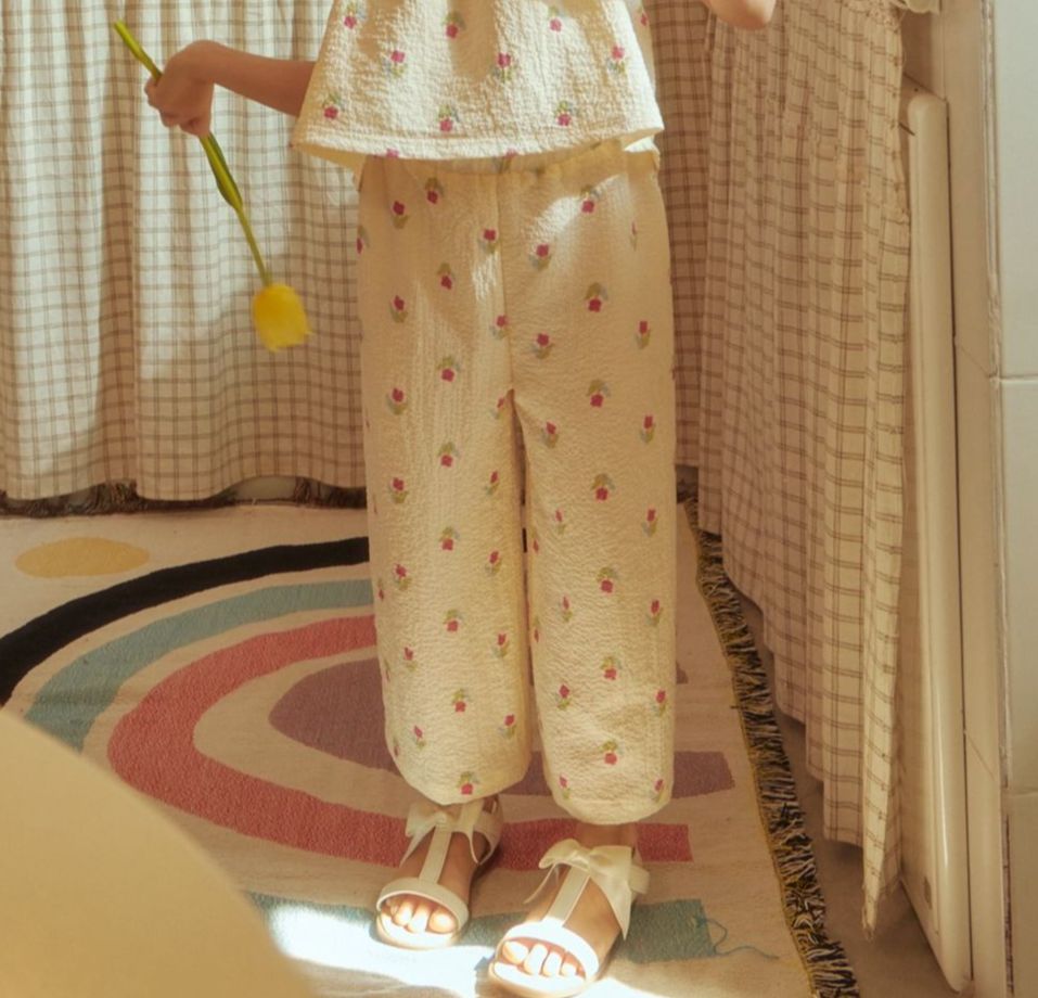 lookbookpetite rabbit pants tulip cream กางเกงเด็ก ขายาว สีครีม ลายดอก ราคา 653 บาท*ส่งฟรี