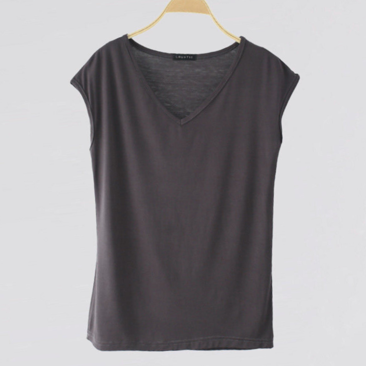 🚨Clearance🚨 Closet Crush เสื้อยืดลำลองแบบเนื้อผ้าบาง หลากสี ราคา 60 บาท*ส่งฟรี