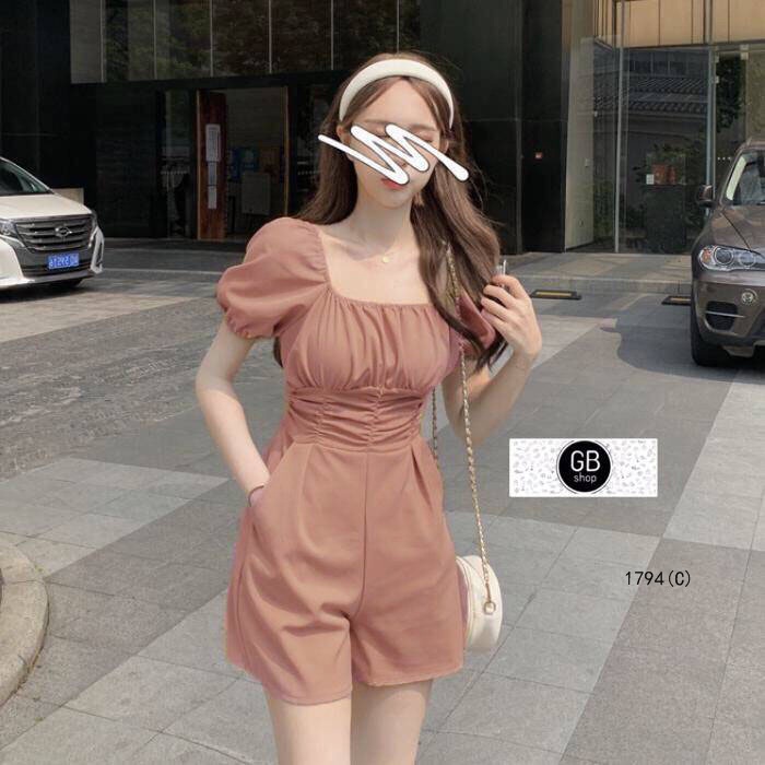 BS1794  Jumpsuit จั้มสูทขาสั้นเอวสูง ดีเทบจับจีบย่นด้านหน้า สม้อกแขนเกาะไหล่ เนื้อผ้าซาร่า งานซิปหลัง งานน่ารักๆ มากๆ พร้อมส่งค่ะ  ขนาด :: รอบอก 32-36 รอบเอว 25-30 สะโพก 35-36 ยาว 30 นิ้ว