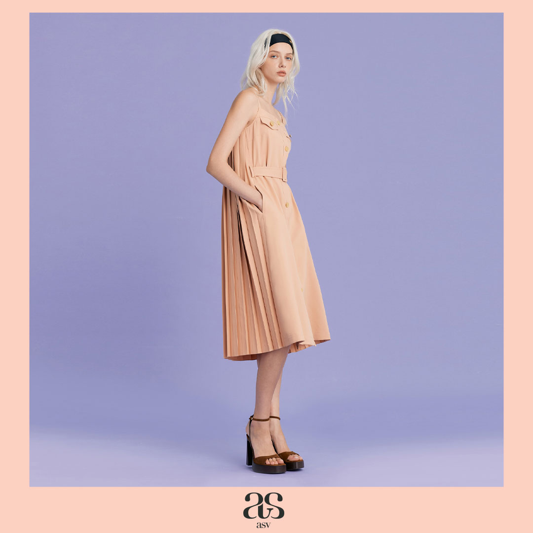 [asv rs25] Lumi Camisole Dress เดรสผู้หญิง สายเดี่ยว ด้านหลังอัดพลีทด้านหลัง แต่งกระเป๋าและ กระดุมหน้า กระเป๋าข้าง แต่งคาดเข็มขัด ราคา 8,890 บาท*ส่งฟรี