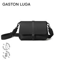 GASTON LUGA รุ่น SPLASH CROSSBODY BAG กระเป๋าสะพายข้าง กระเป๋ากันน้ำ