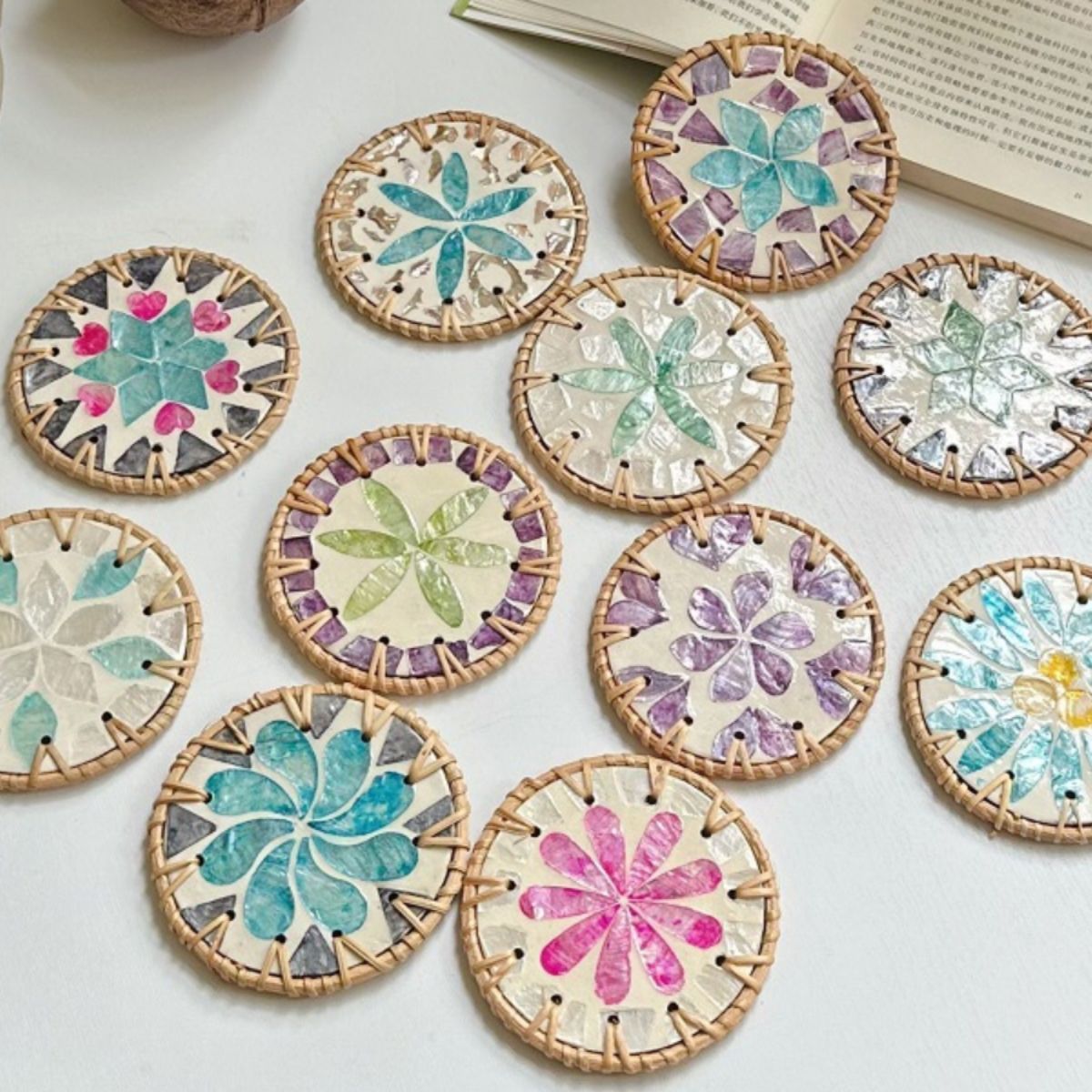 แผ่นรองแก้ว จานรองแก้วน้ำ ตกแต่งด้วยเปลือกหอย ทรงกลม ใช้ซ้ําได้ ประหยัดพื้นที่ สําหรับแก้วไวน์ เครื่องดื่ม กาแฟ ชา ฉนวนกันความร้อน ราคา 64 บาท*ส่งฟรี