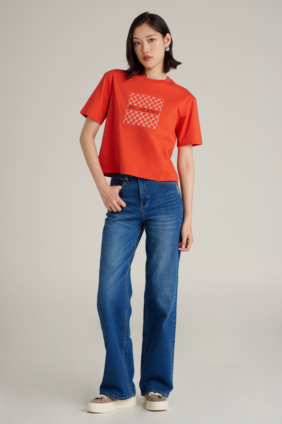 McJeans เสื้อยืดแขนสั้นผู้หญิง ทรงครอป คอกลม สีแสด MTTZ955 ราคา 626 บาท*ส่งฟรี