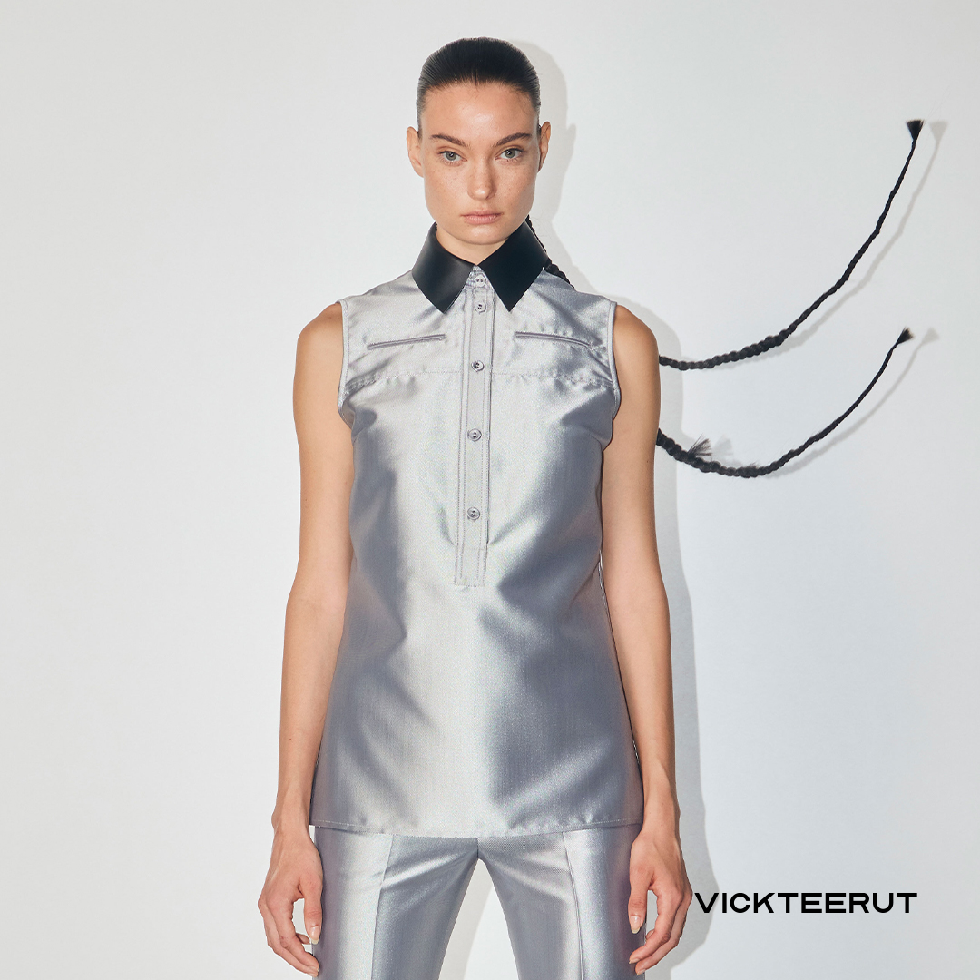 VICKTEERUT (ราคาปกติ 6,850-.) Sleeveless Shirt with Detachable Leather Collar เสื้อแขนกุด ตกแต่งปกหนัง ถอดออกได้ ราคา 2,055 บาท*ส่งฟรี