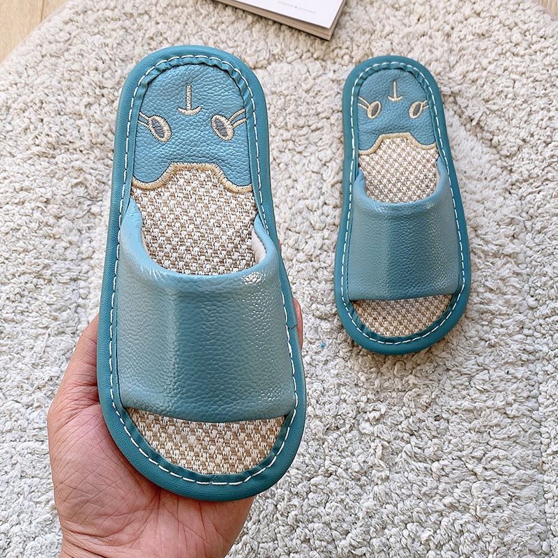 รองเท้าแตะใส่ในบ้านสำหรับเด็กหนังวัวผ้าฝ้ายและผ้าลินินรองเท้าแตะกันลื่นสำหรับใช้ในบ้านในช่วงฤดูร้อน ราคา  682 บาท*ส่งฟรี