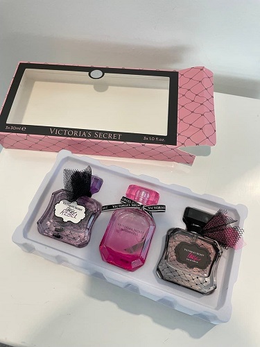 * 1 แถม 1 buy 1 get 1 free * Victoria's Secret Tease Set for Women With 3x30ml ราคา 250 บาท*ส่งฟรี