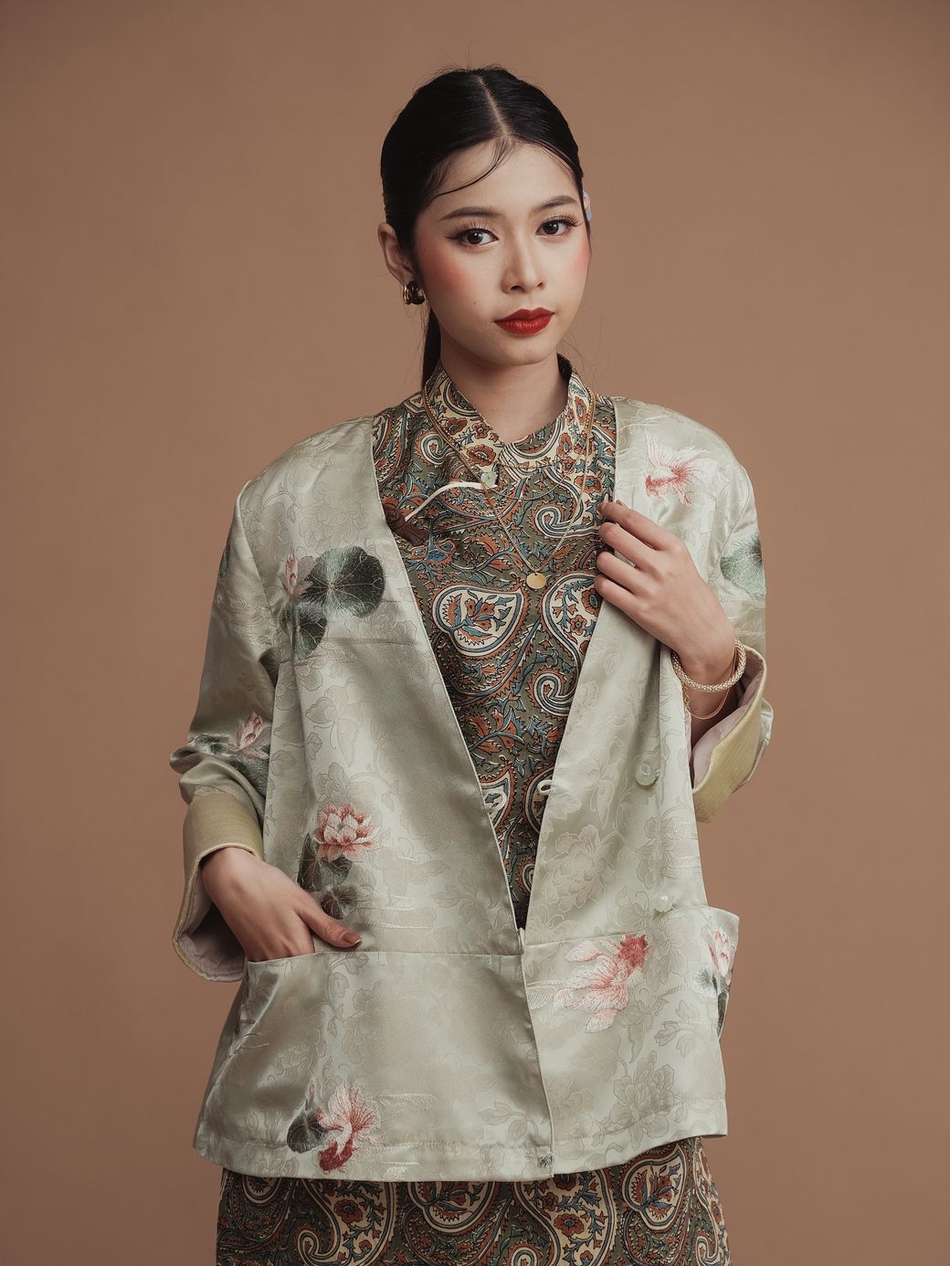 (Jun) Cny 2026 Green Blazer with Goldfish Embroidery, Morin Model. ราคา 3,850 บาท*ส่งฟรี