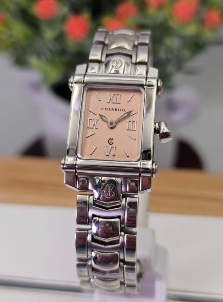 CHARRIOL swiss รหัส 9012911 นาฬิกาข้อมือผู้หญิงทรงสี่เหลี่ยม หน้าแชมเปญโรมัน ระบบ Quartz กล่อง ใบประกัน ราคา 79,560 บาท*ส่งฟรี