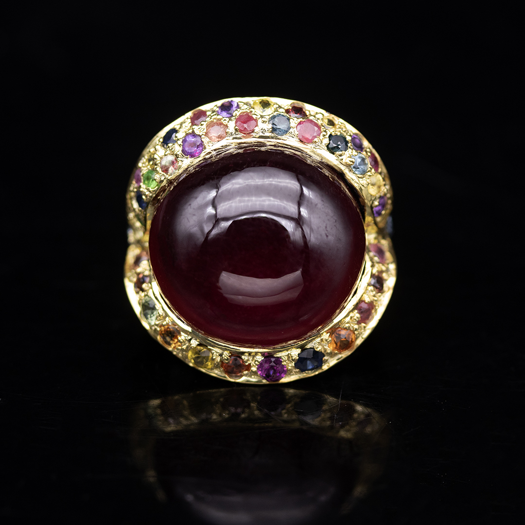 Natural Ruby Ring Surrounded by Fancy Sapphire Gemstones. the Ring Is Made from 92.5% Sterling Silver. Size 57 or Us Size 8. the Product Comes with a Warranty Card from the Store. ราคา 6,600 บาท*ส่งฟรี