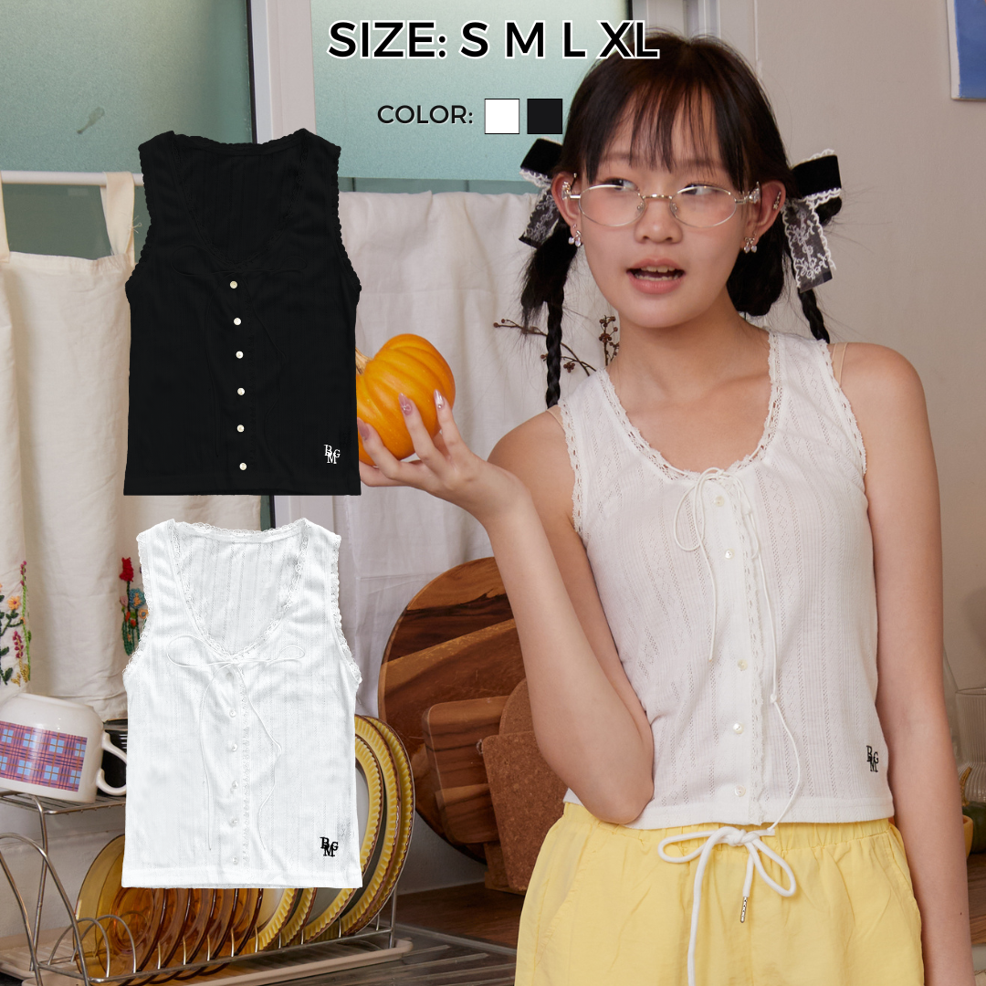 Bemingtop883(S-XL)-Lace Charm Tank เสื้อกล้ามลูกไม้สไตล์วินเทจกระดุมหน้า ขอบลูกไม้เพิ่มความน่ารัก ราคา 316 บาท*ส่งฟรี