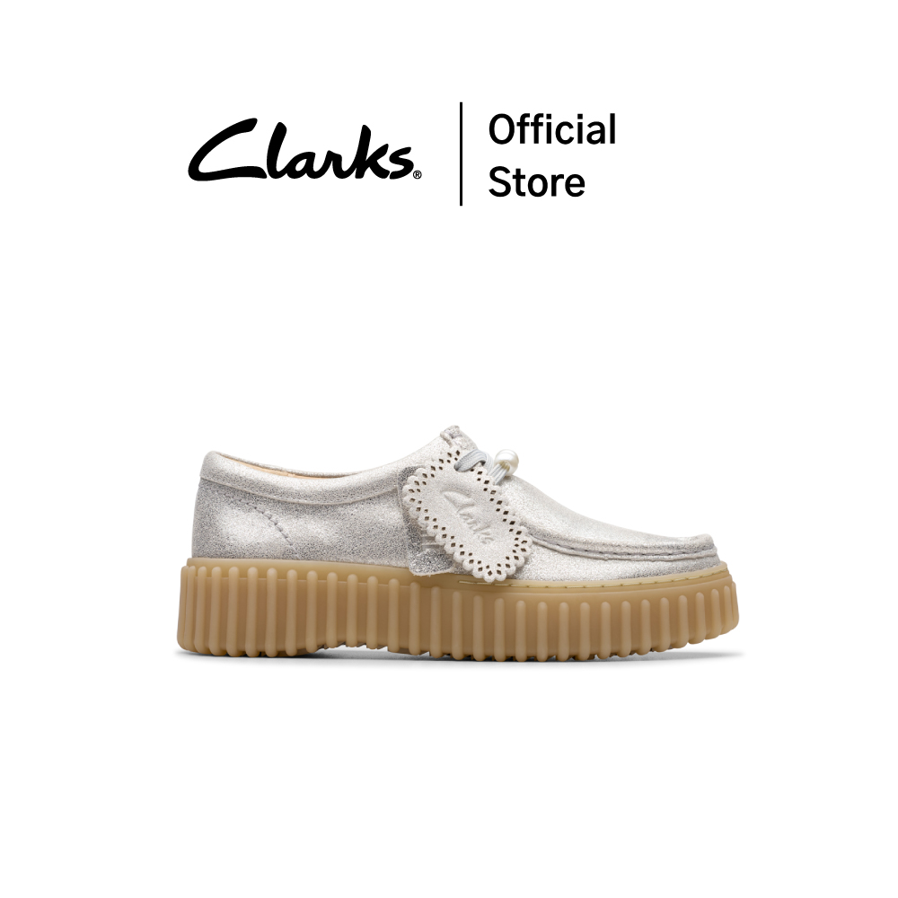 Clarks Model Torhill Bee, Color Silver, Short Ankle Boots, Suede Leather, Good Quality, Comfortable to Wear, Travel Shoes, Casual Shoes. ราคา 6,590 บาท*ส่งฟรี