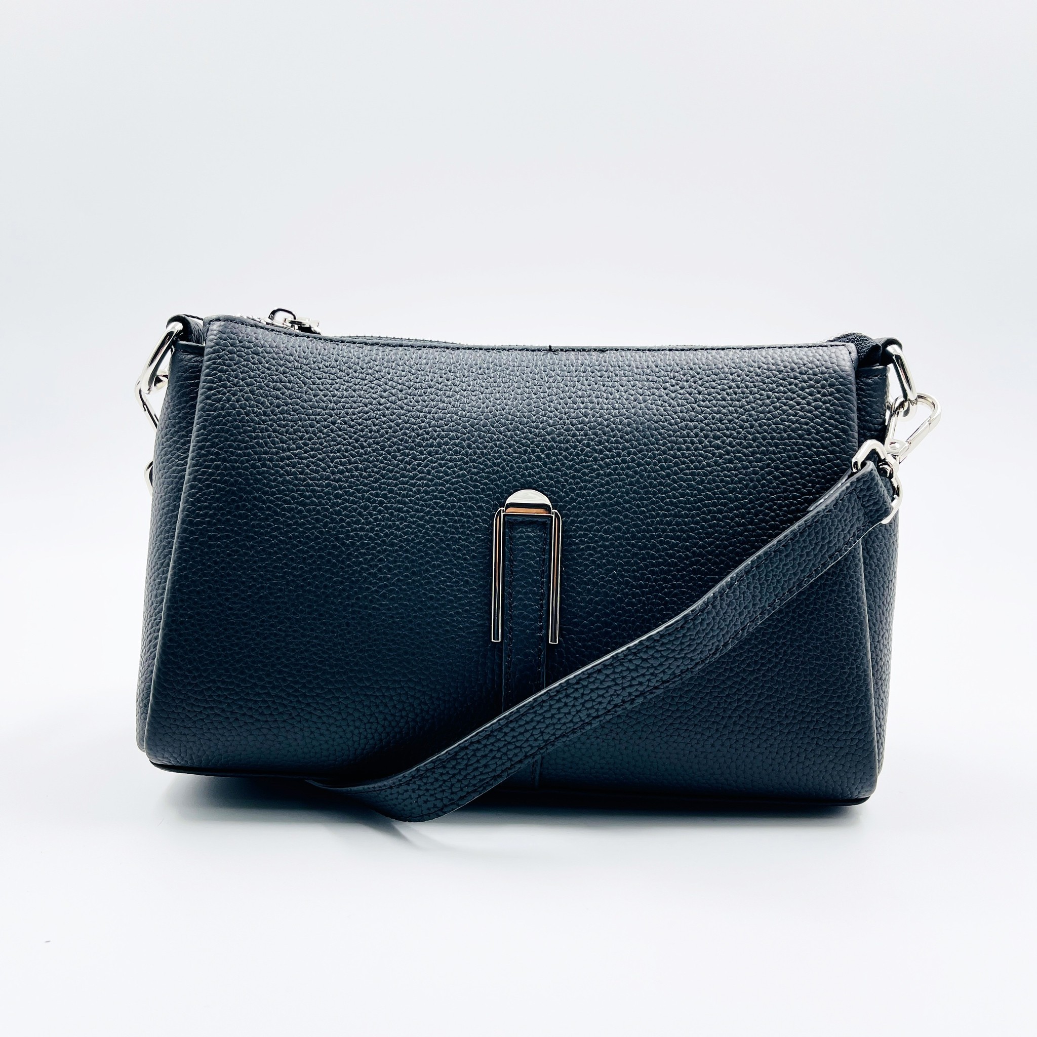 Coco London fashion pillow cow leather shoulder bag No. 99140 ราคา 1,290 บาท*ส่งฟรี