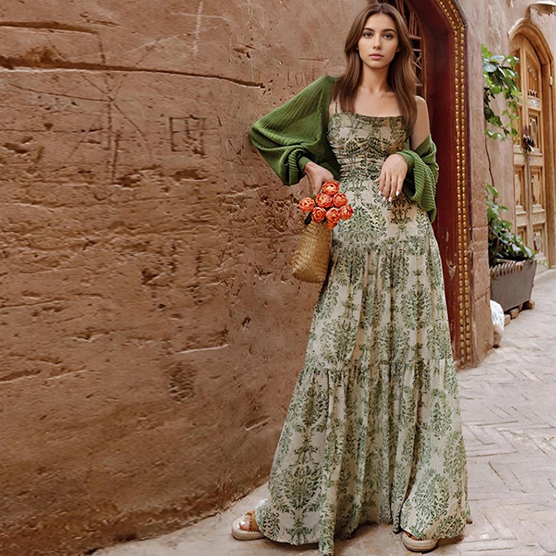 VIVISDRESS - Floral Printed Bohemian Maxi Dress with Spaghetti Straps ชุดเดรสแม็กซี่ผ้าชีฟอง ราคา 1,899 บาท*ส่งฟรี