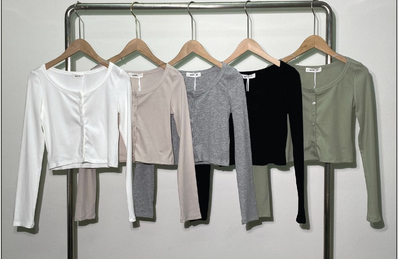 with.ti.store- TPW04391 Withit plain ribbed long sleeves top W embroidery ราคา 386 บาท*ส่งฟรี