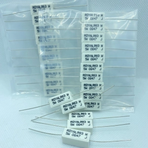 ภาพหน้าปกสินค้าResistor R กระเบื้อง 5W 0.1E-0.5E Royalohm แพ็คละ 10ตัว ที่เกี่ยวข้อง