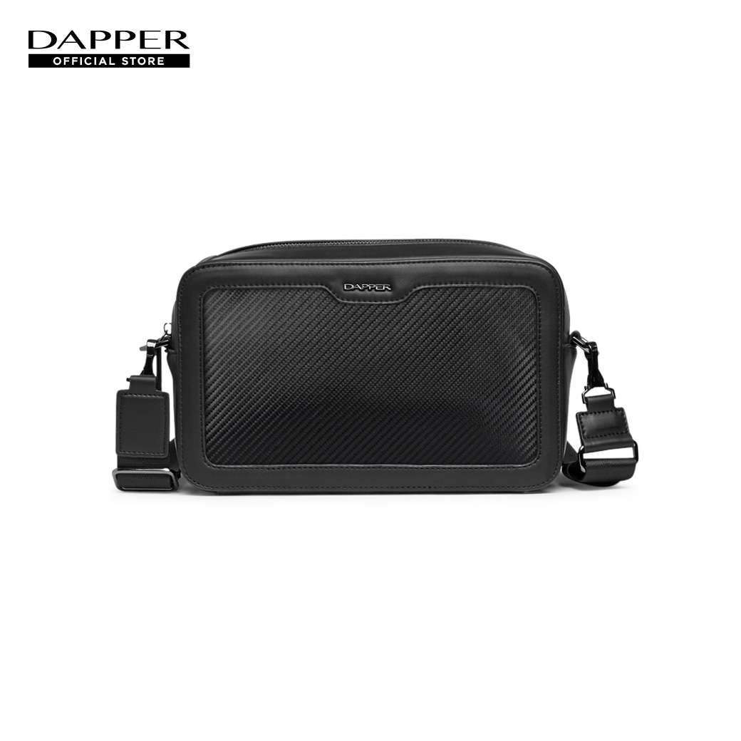 DAPPER Carbon Fiber Boxy Crossbody Bag ราคา 1,890 บาท*ส่งฟรี