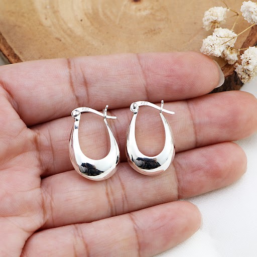 Oval thick 925 design sterling silver plain ดีไซน์วงรีหนา 925 เงินสเตอร์ลิงล้วน ราคา 3,150 บาท*ส่งฟรี