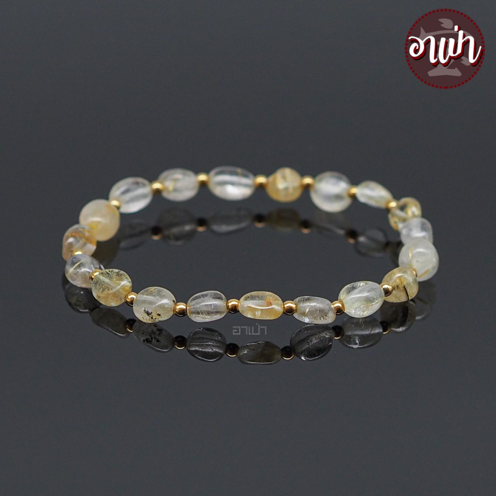อาเป่า หินไหมทอง รูปทรงอิสระ + เม็ดคั่น แร่เฮมาไทต์ Gold Rutilated Quartz ขนาด 5 - 7 มิล เรียกเงิน เรียกทอง กำไลหินสี กำไลหินนำโชค หินมงคล หินสีทอง