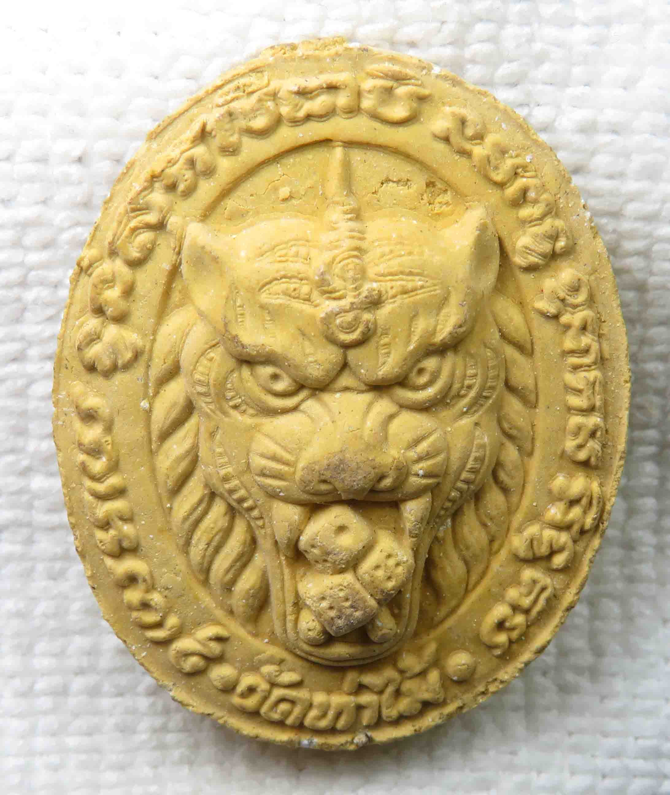 พระผง ไท้ส่วยเอี้ย หลังเสือคาบลูกเต๋า วัดท่าไม้ จ. สมุทรสาคร