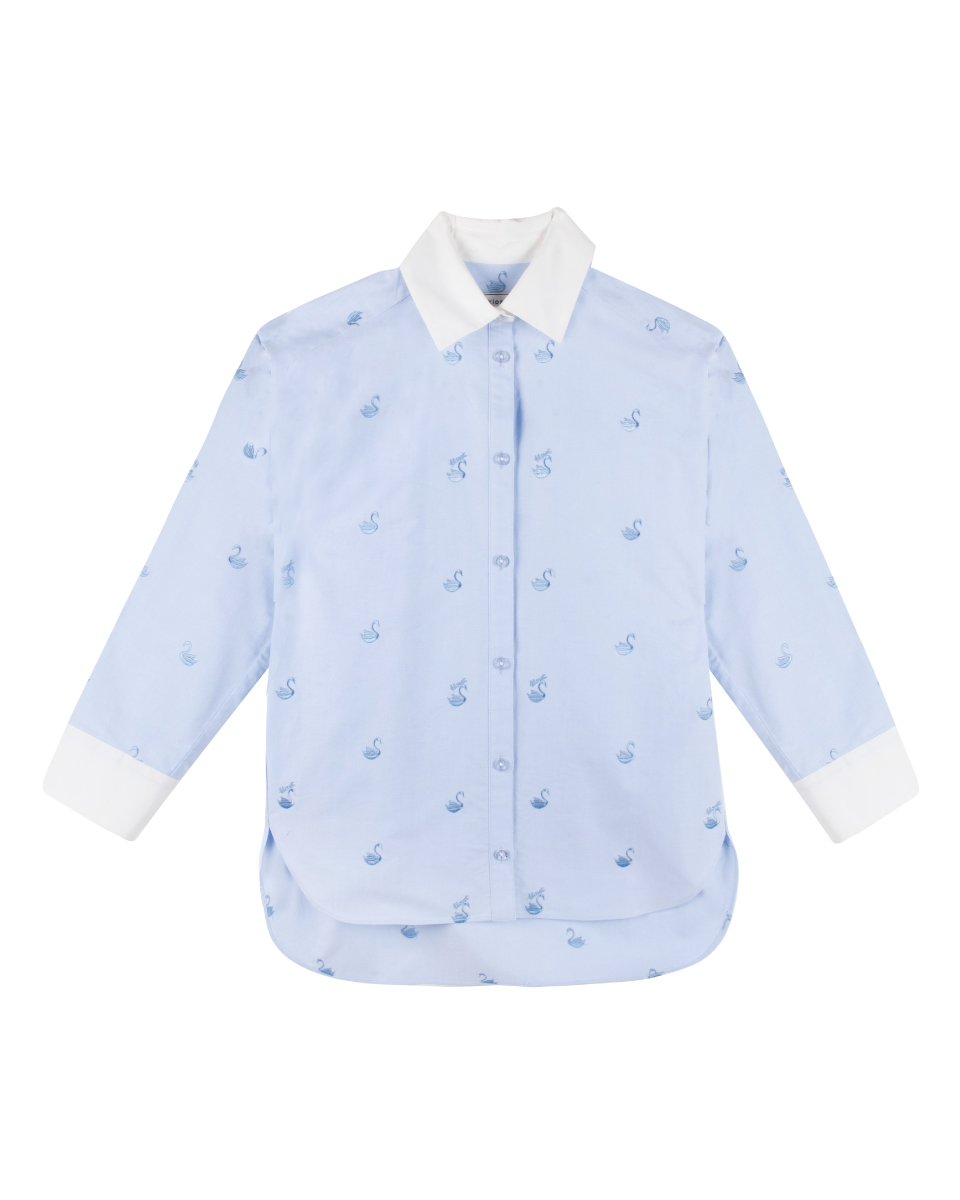 Kloset Design Swan Embroidered Shirt (VC25-T001) เสื้อเชิ้ตปักลายหงส์ ผลิตจากผ้าเนื้อนุ่มและระบายอากาศได้ดีเพื่อความสบายตลอดวัน ราคา 5,791 บาท*ส่งฟรี