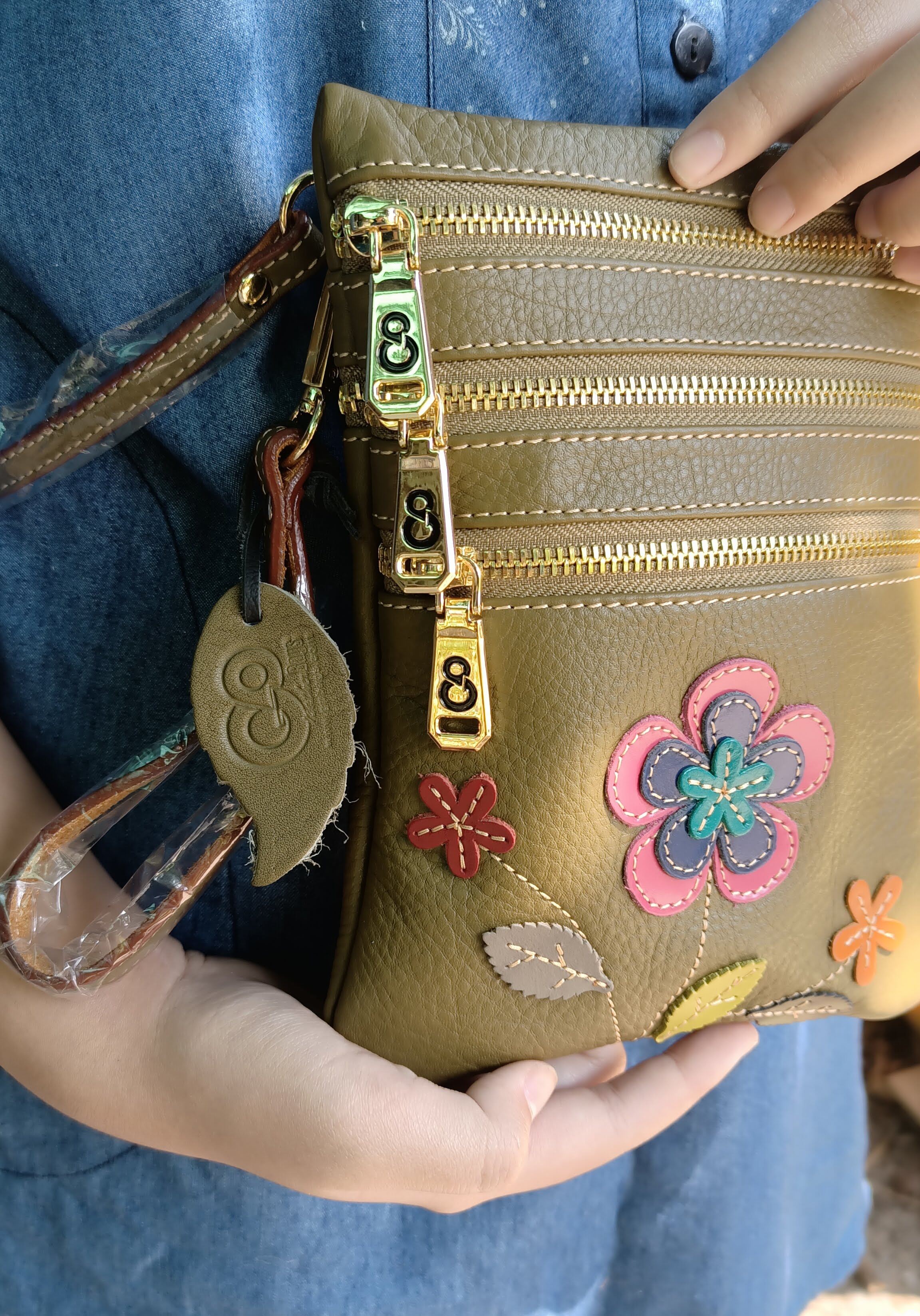 GPBAGS กระเป๋าสะพายหนังชามัวส์ N282-05 กระเป๋า 4 ซิป กระเป๋าสะพายหนังแท้ กระเป๋าถือ ราคา 1,440 บาท*ส่งฟรี