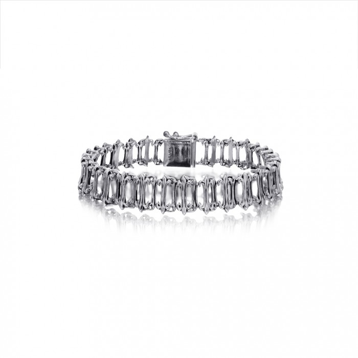 Ake Ake Prophecy Bracelet Mini, 925 Sterling Silver Bracelet, Hand-Polished with a Black Finish. Classic Pattern of the Sacred Tree Landscape. Small and Compact, Suitable for Every Occasion. ราคา 32,424 บาท*ส่งฟรี